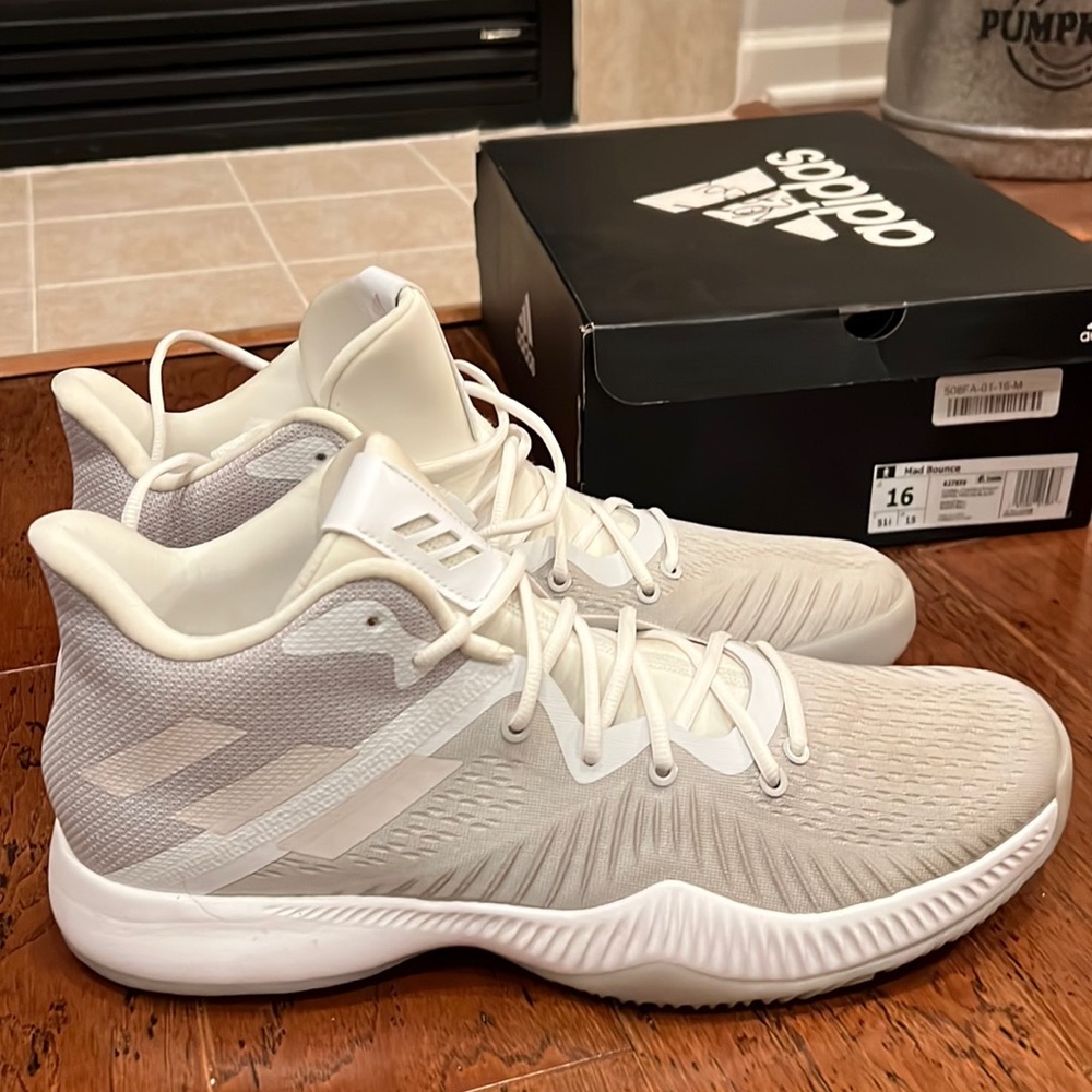Adidas “Mad Bounce” Mens Basketball Shoe Size: 16.  NEW in Box